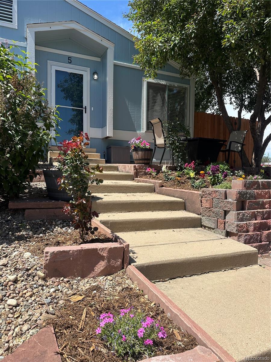 Westdale Arvada Condo / Townhome | MLS #: 45205637996  Chase Circle 5, Arvada Beds: 2 Baths: 1 Price: $295,000