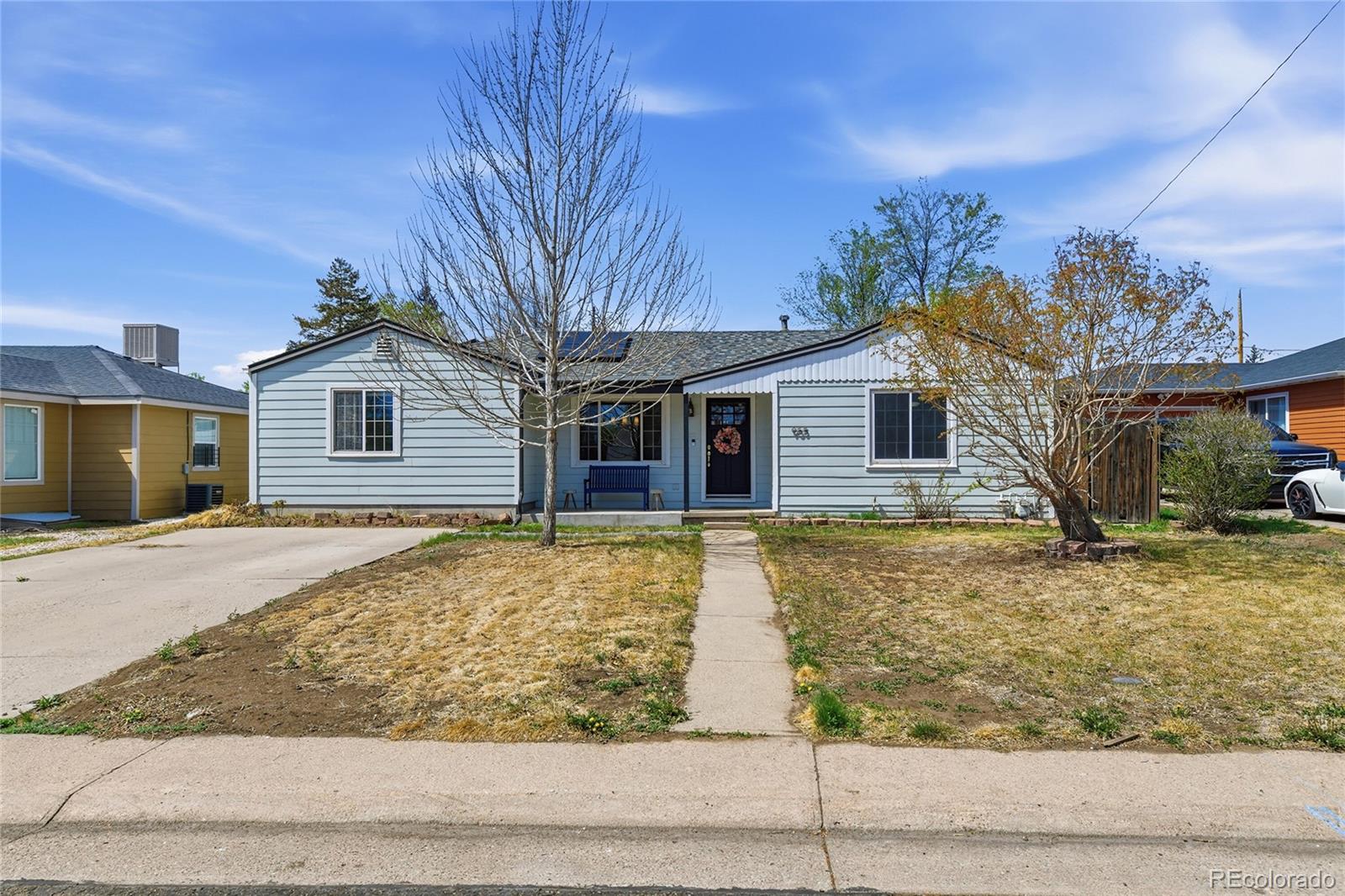 955 s dale court, Denver sold home. Closed on 2026-06-02 for $549,000.