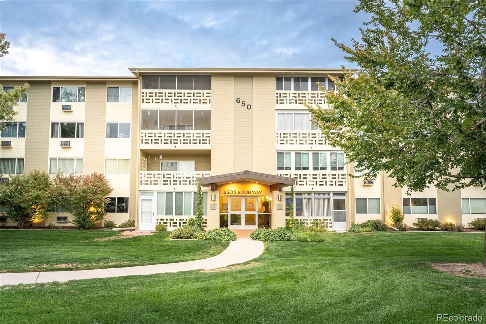 Dsw Denver Condo / Townhome | MLS #: 7153356650 S Alton Way 10C, Denver Beds: 2 Baths: 2 Price: $200,000