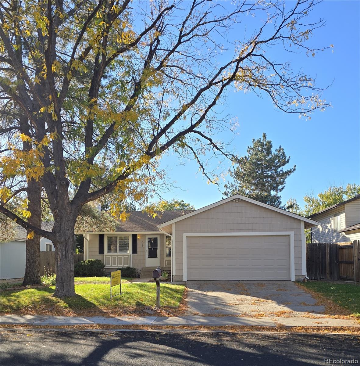 Mission Viejo Aurora Home | MLS #: 34752693569 S Nucla Street, Aurora Beds: 4 Baths: 2 Price: $425,000
