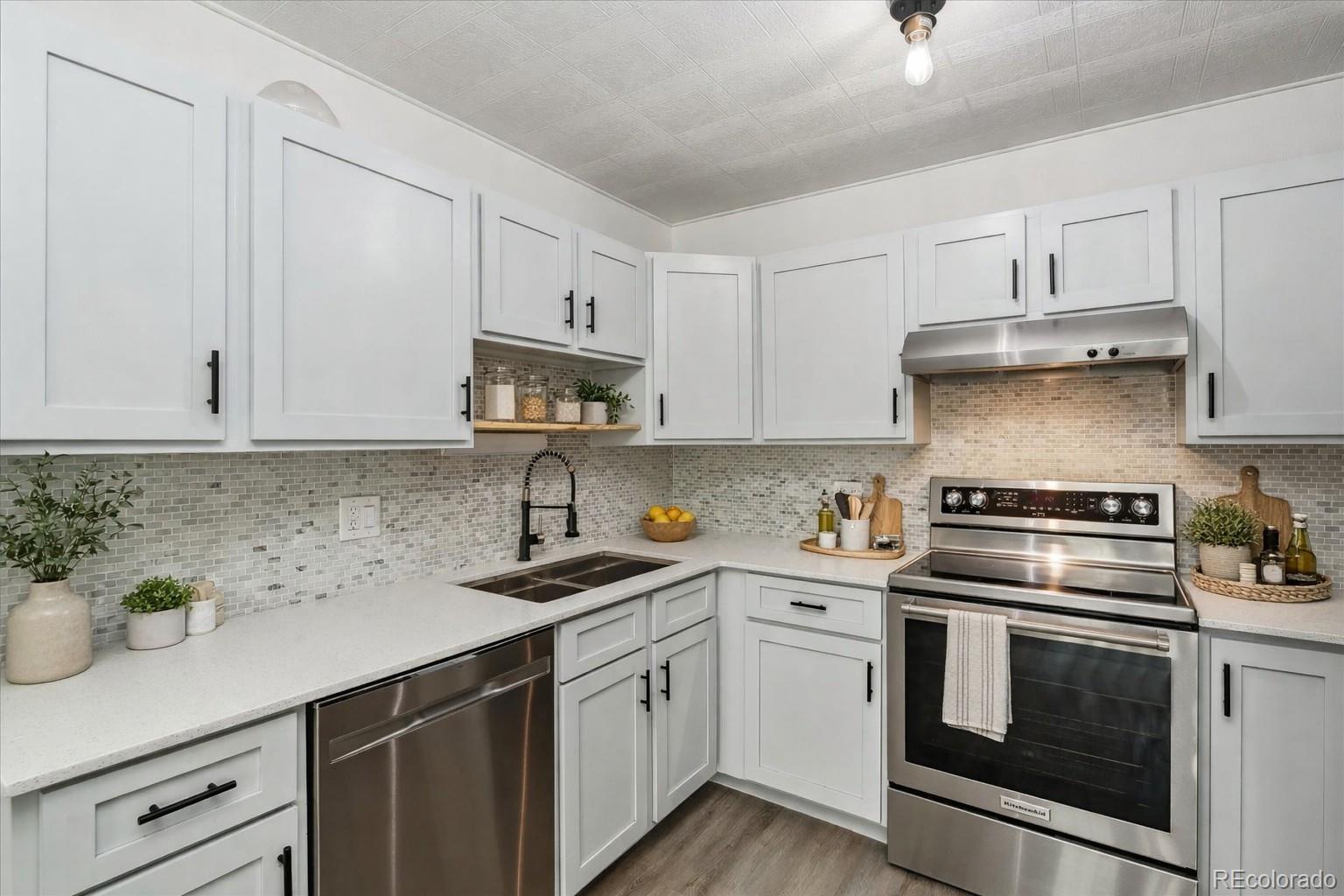 585 s alton way, Denver sold home. Closed on 2026-05-15 for $213,000.