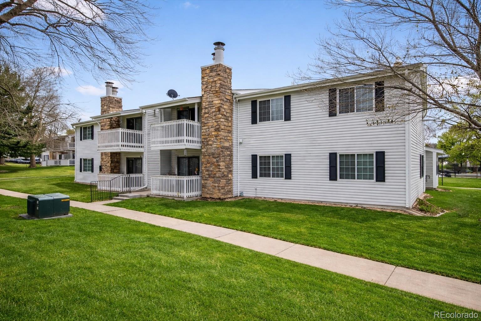  Aurora Condo / Townhome | MLS #: 548496414434 E Colorado Drive 101, Aurora Beds: 2 Baths: 2 Price: $220,000