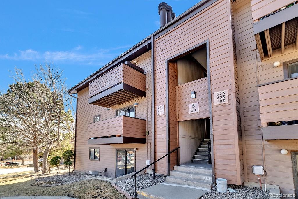  Lakewood Condo / Townhome | MLS #: 2149921211  Wright Street 307, Lakewood Beds: 2 Baths: 2 Price: $315,000