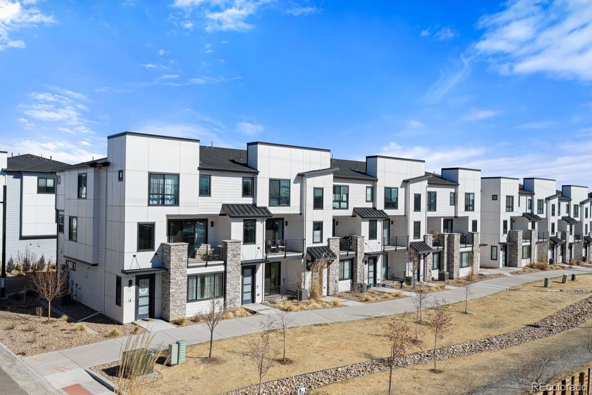 1 Denver Condo / Townhome | MLS #: 55604822074 S Holly Street 2, Denver Beds: 3 Baths: 4 Price: $595,000