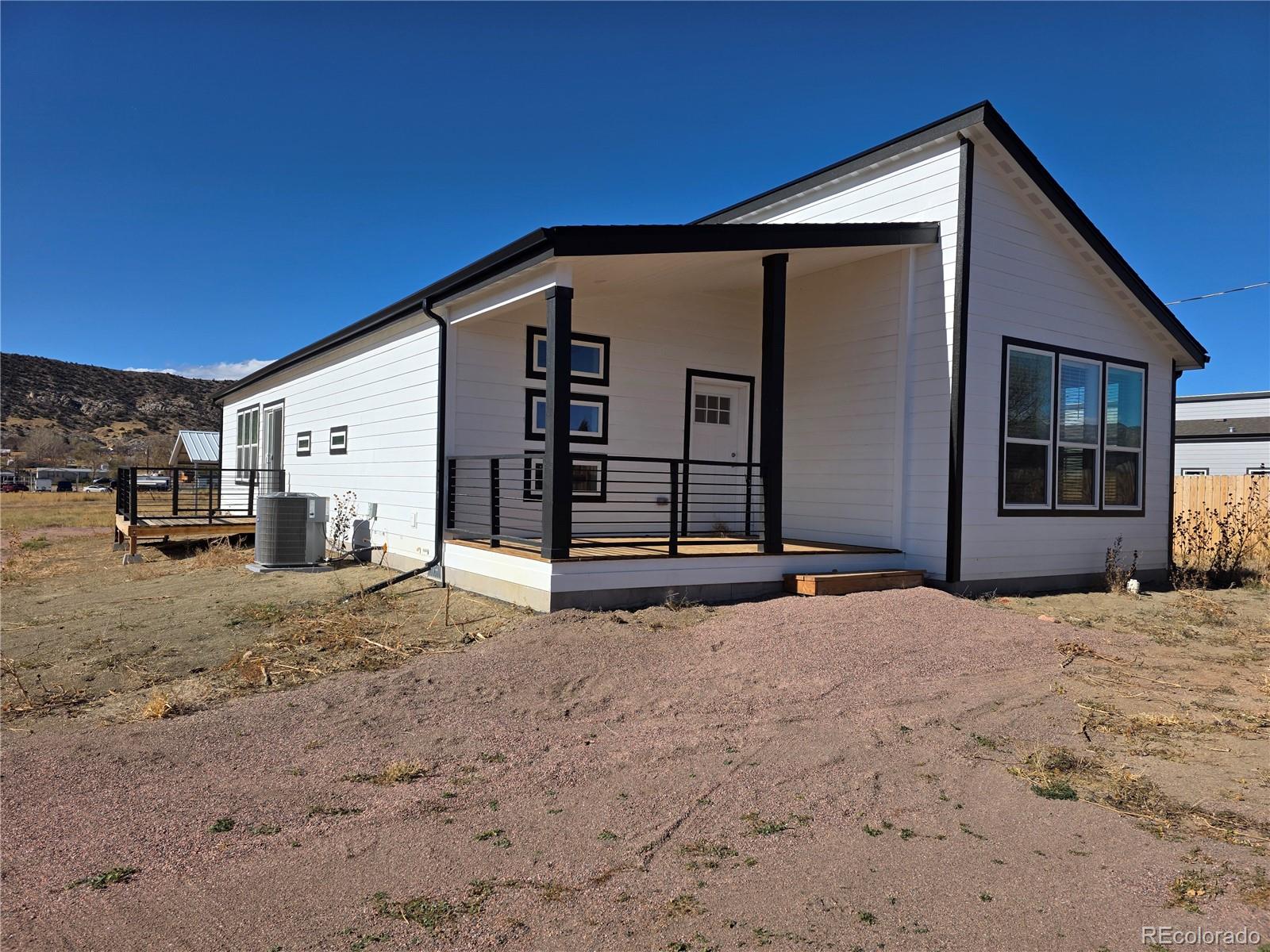 1089  york avenue, Canon City sold home. Closed on 2026-05-29 for $372,000.