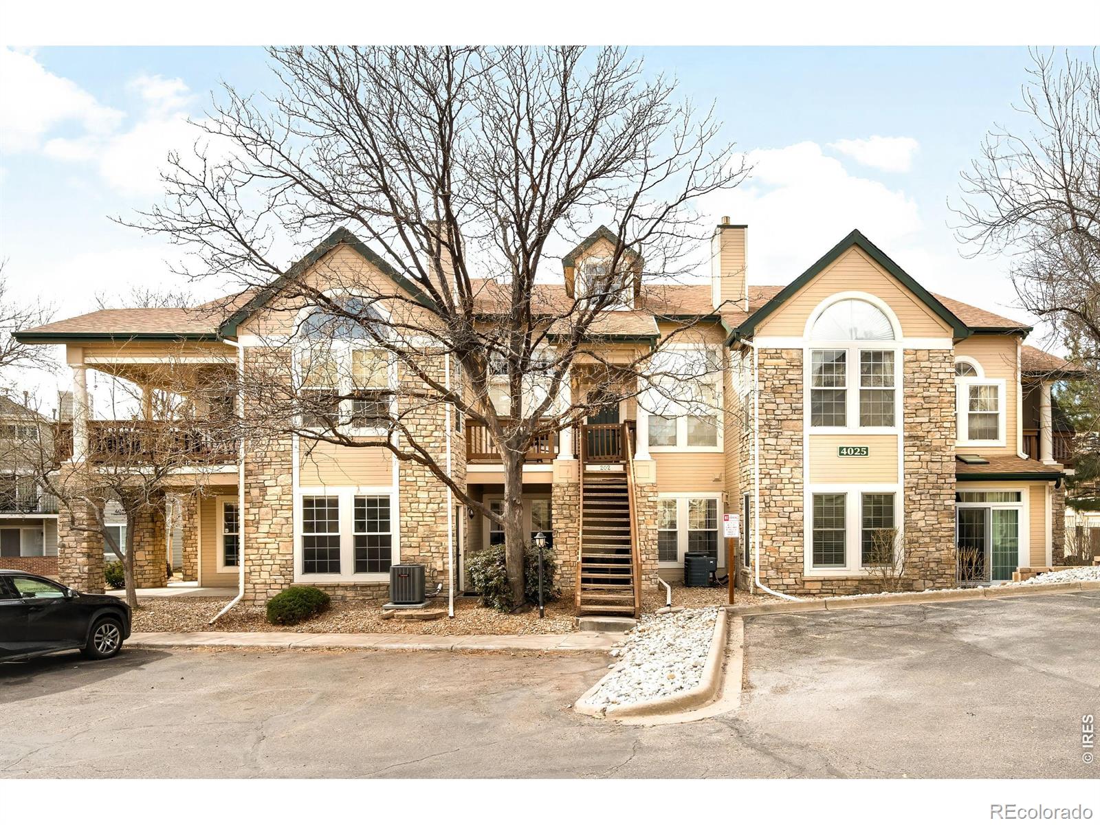 Meadow Hills Aurora Condo / Townhome | MLS #: 45678910529974025 S Dillon Way 101, Aurora Beds: 2 Baths: 2 Price: $350,000
