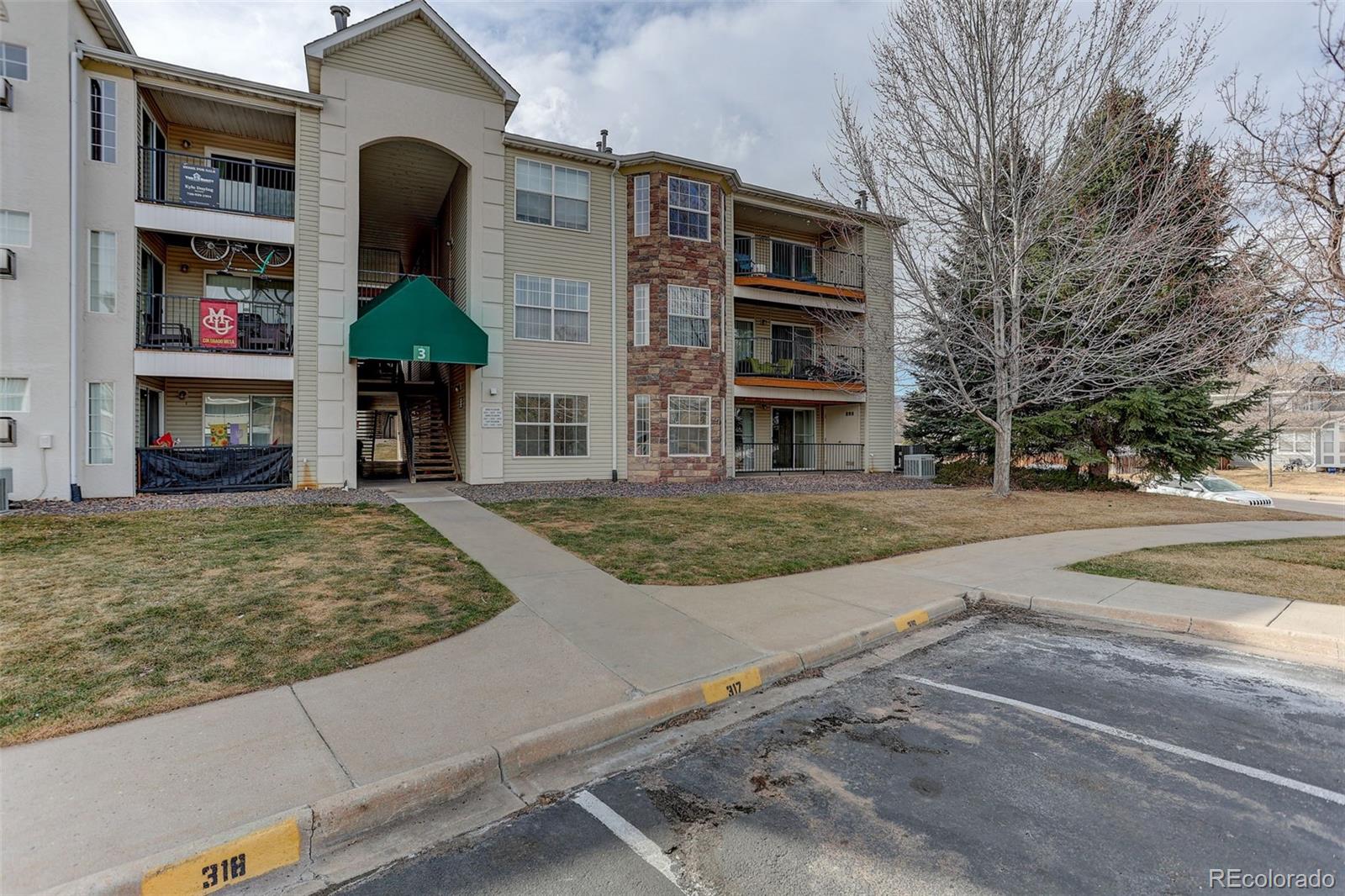 Cambridge In The Foothills Littleton Condo / Townhome | MLS #: 15077755667 S Urban Street 102, Littleton Beds: 3 Baths: 2 Price: $350,000