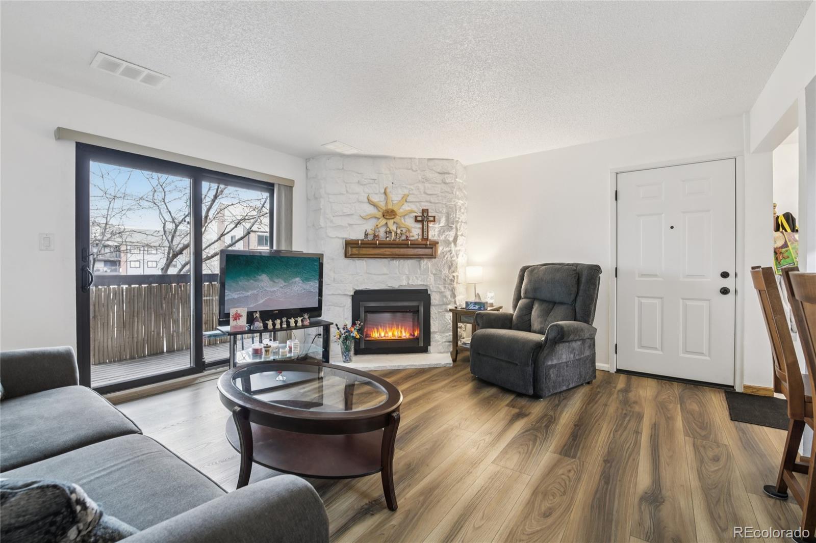 6388 oak court, Arvada sold home. Closed on 2026-05-15 for $270,250.