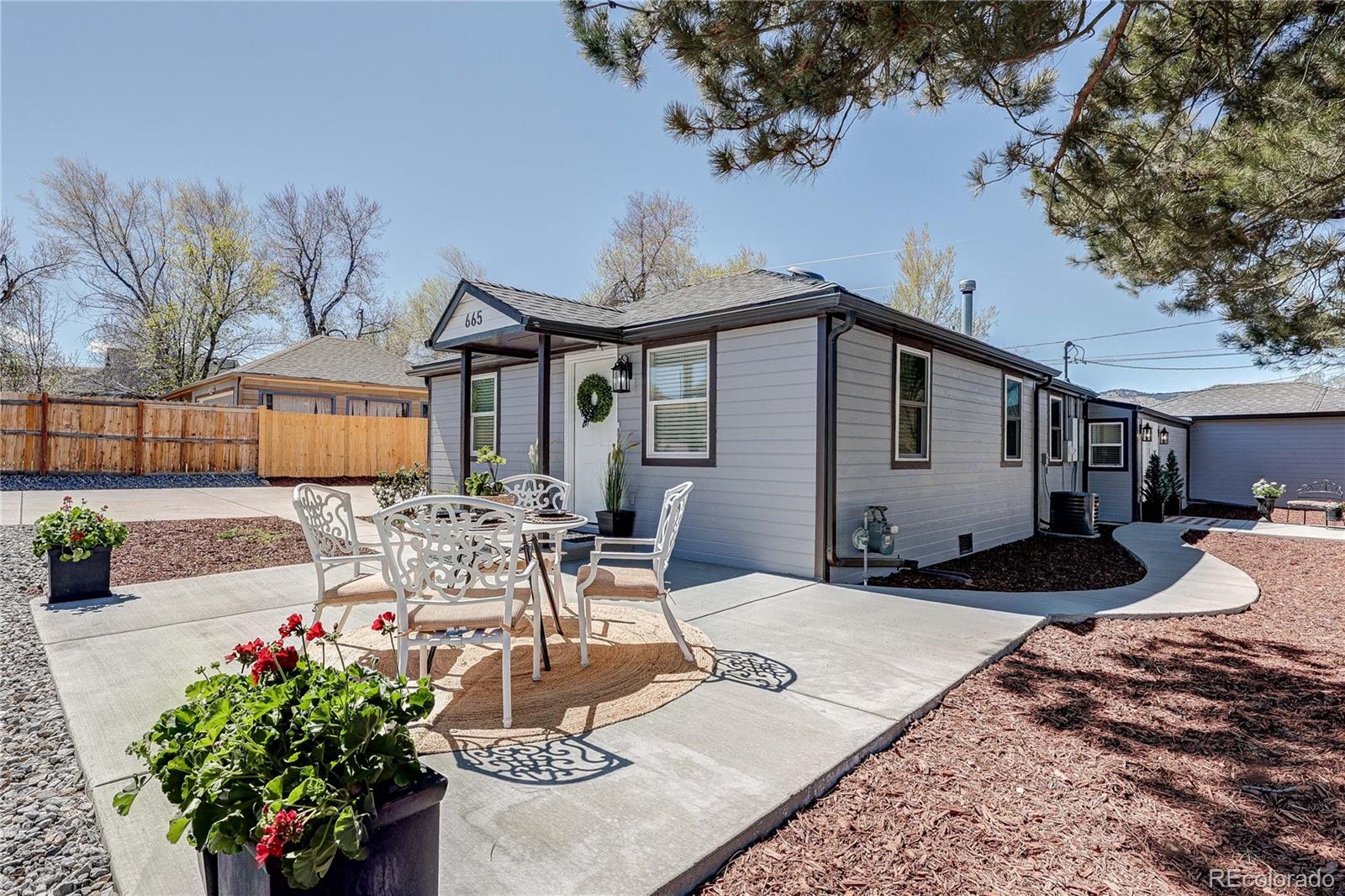 665  juniper street, Golden sold home. Closed on 2026-05-15 for $580,000.