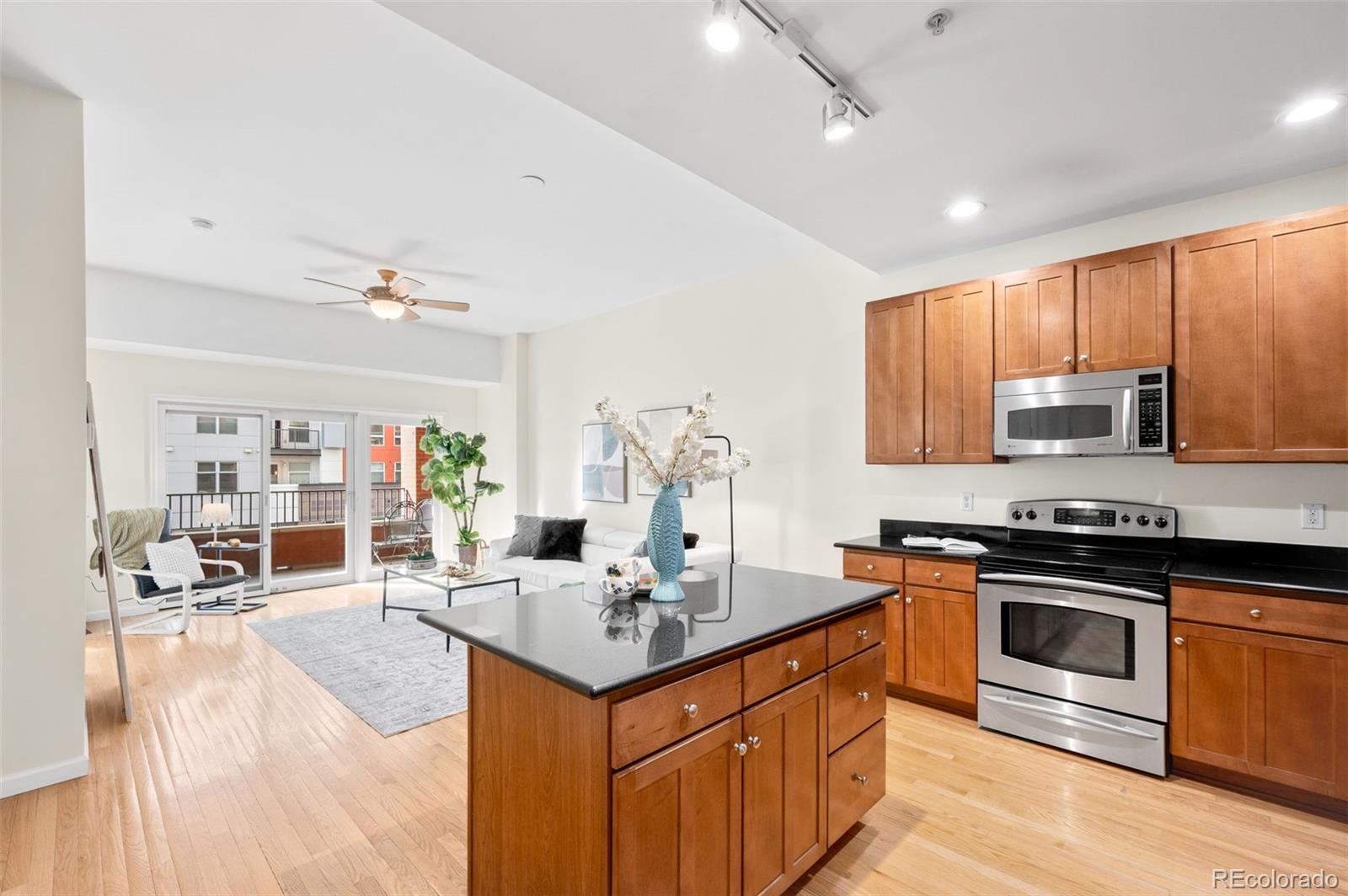 1 Denver Condo / Townhome | MLS #: 51564621950 N Logan Street 513, Denver Beds: 2 Baths: 1 Price: $399,000