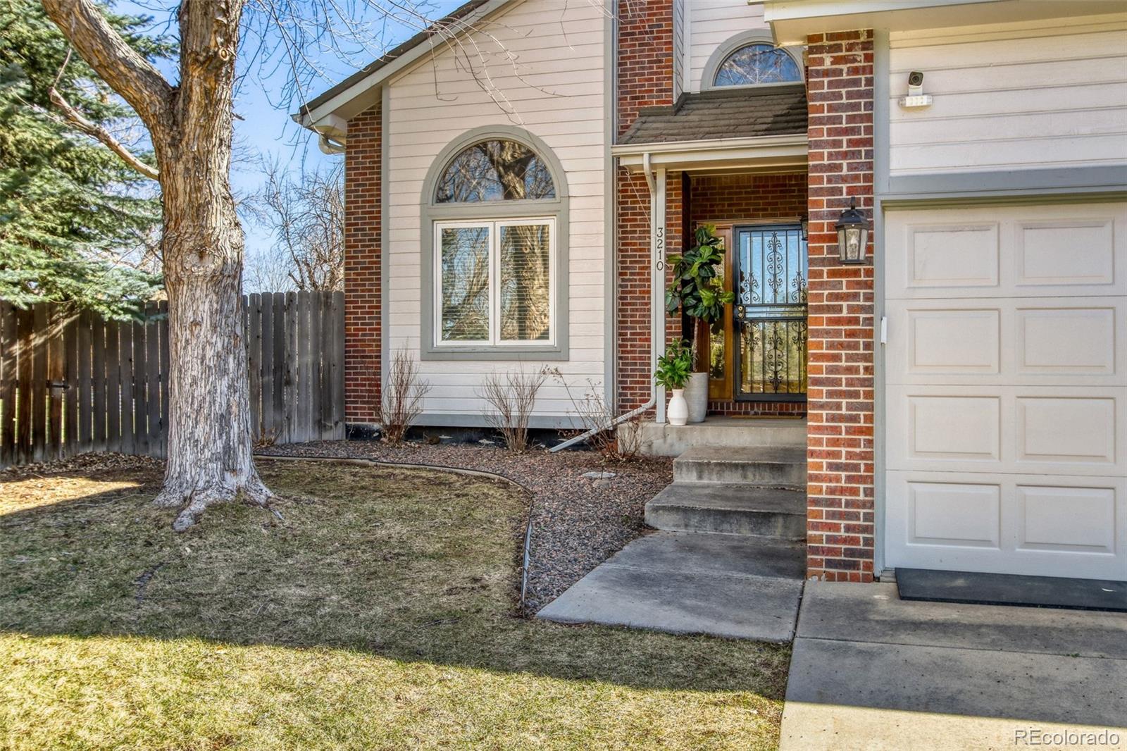  Golden Home | MLS #: 39646533210  Arbutus Street, Golden Beds: 5 Baths: 4 Price: $944,000