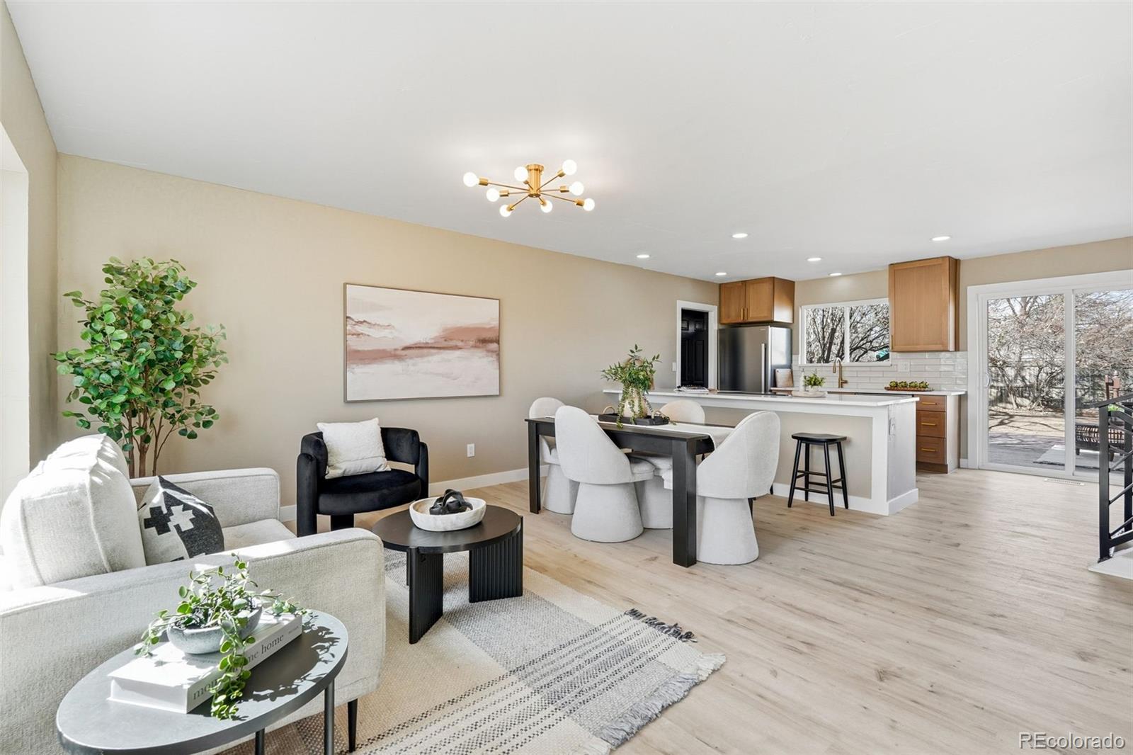 8671 w stanford avenue, Littleton sold home. Closed on 2026-04-21 for $621,000.