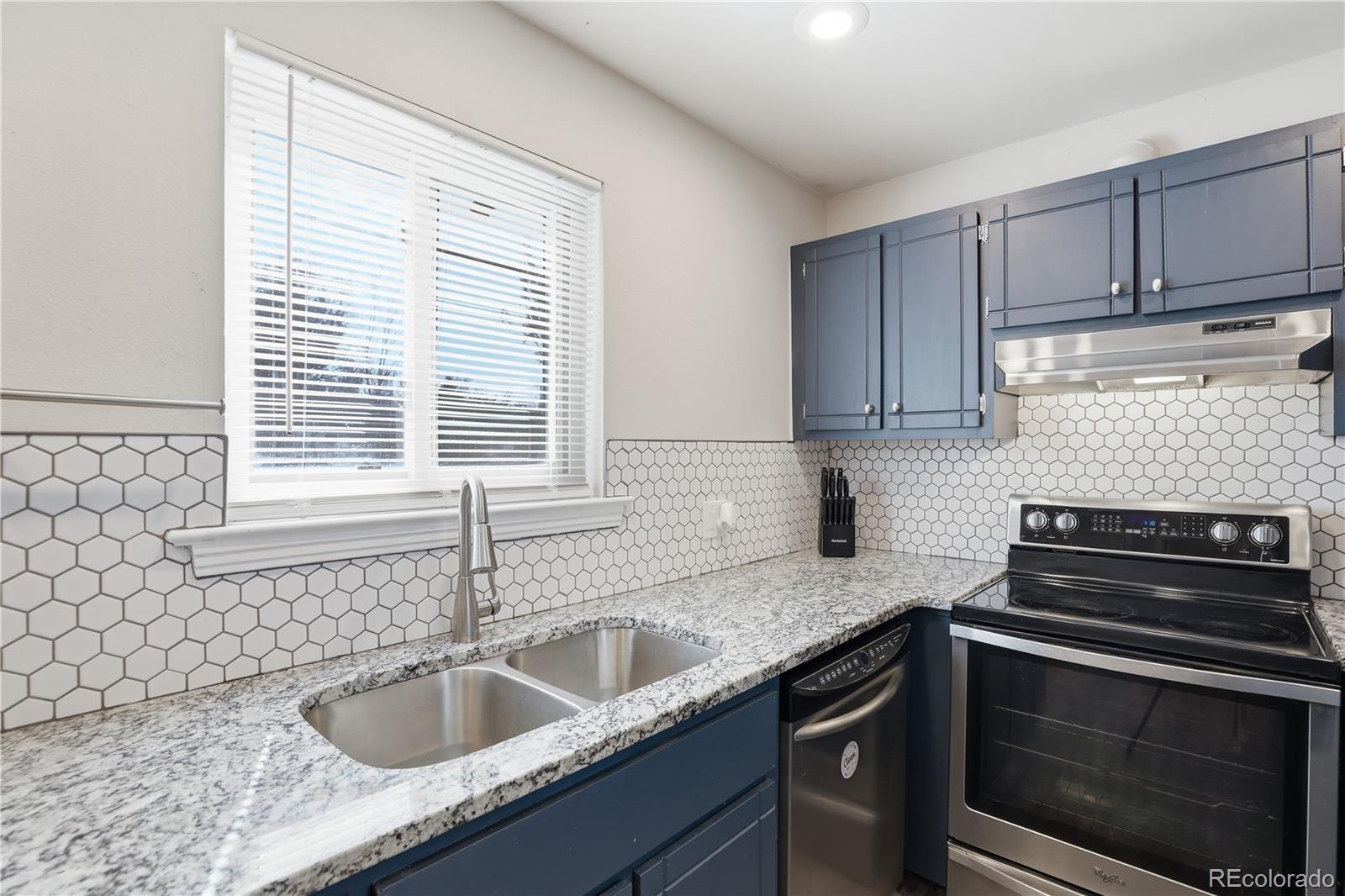  Lakewood Condo / Townhome | MLS #: 29515661390  Everett Court 209, Lakewood Beds: 2 Baths: 2 Price: $235,000
