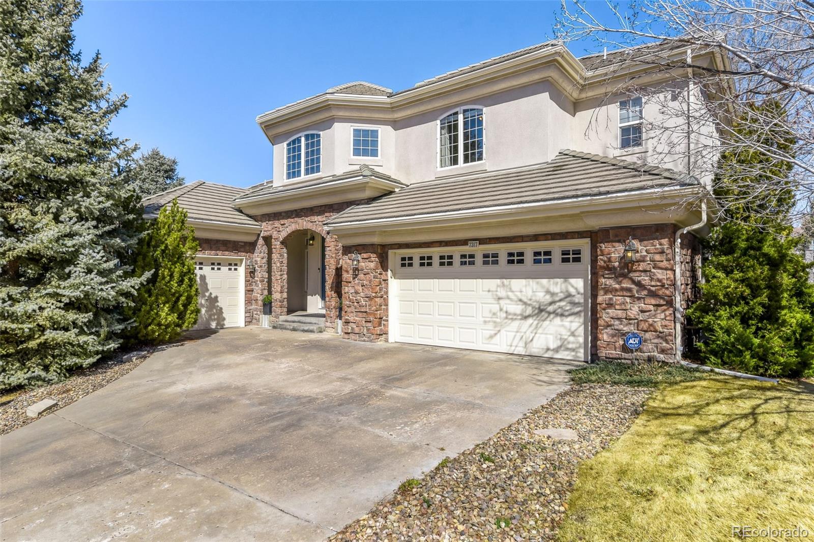 Saddle Rock Aurora Home | MLS #: 94623217317 S Valdai Circle, Aurora Beds: 5 Baths: 5 Price: $980,000