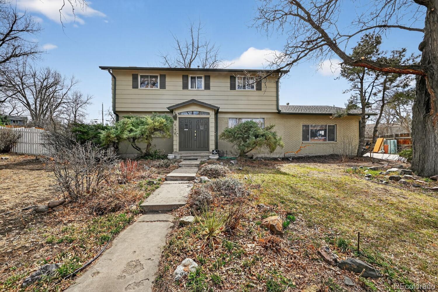 Bel-vue Heights Littleton Home | MLS #: 7524390646 W Davies Way, Littleton Beds: 4 Baths: 4 Price: $585,000