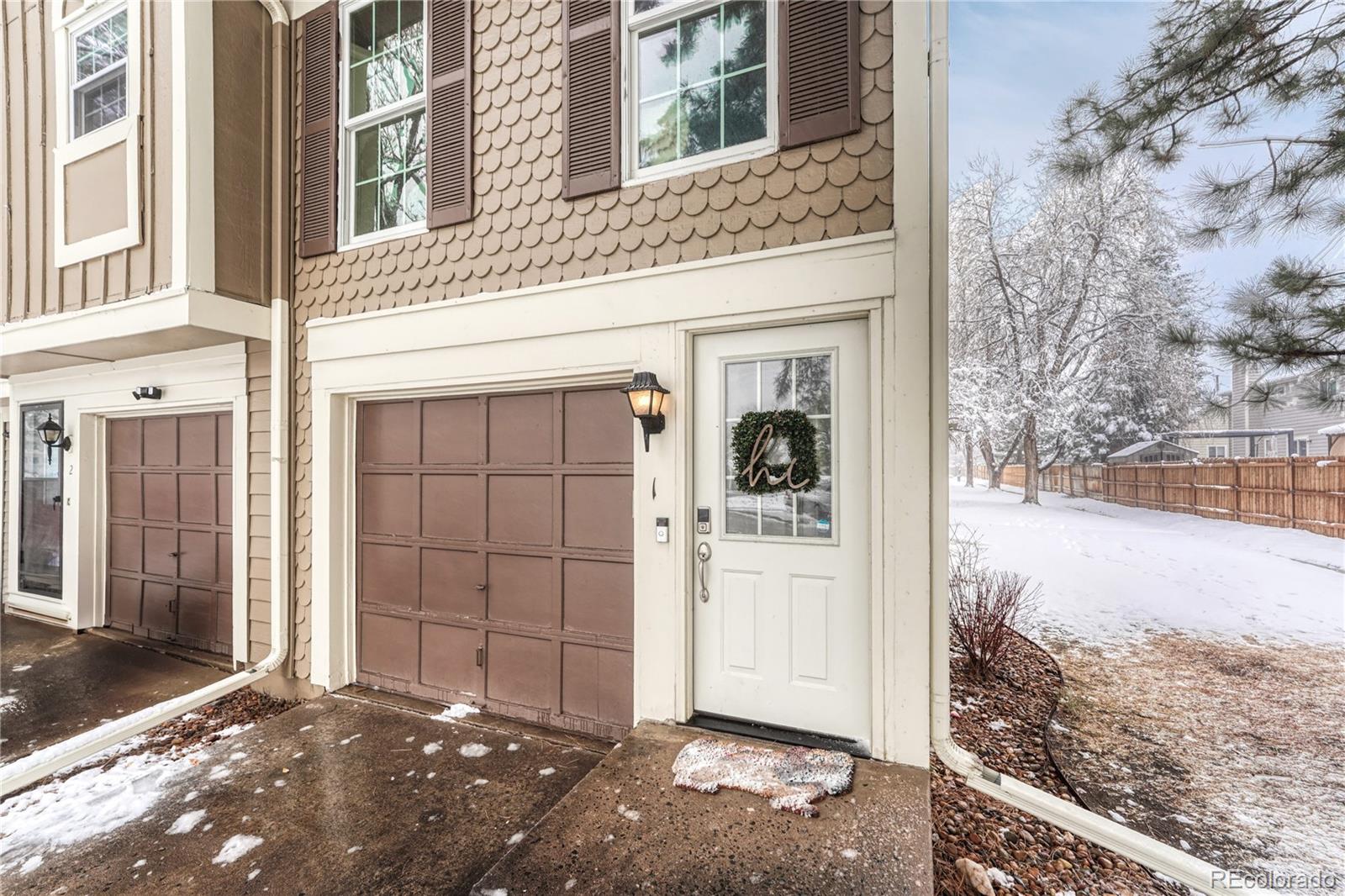 1811 s quebec way, Denver sold home. Closed on 2026-04-17 for $325,000.