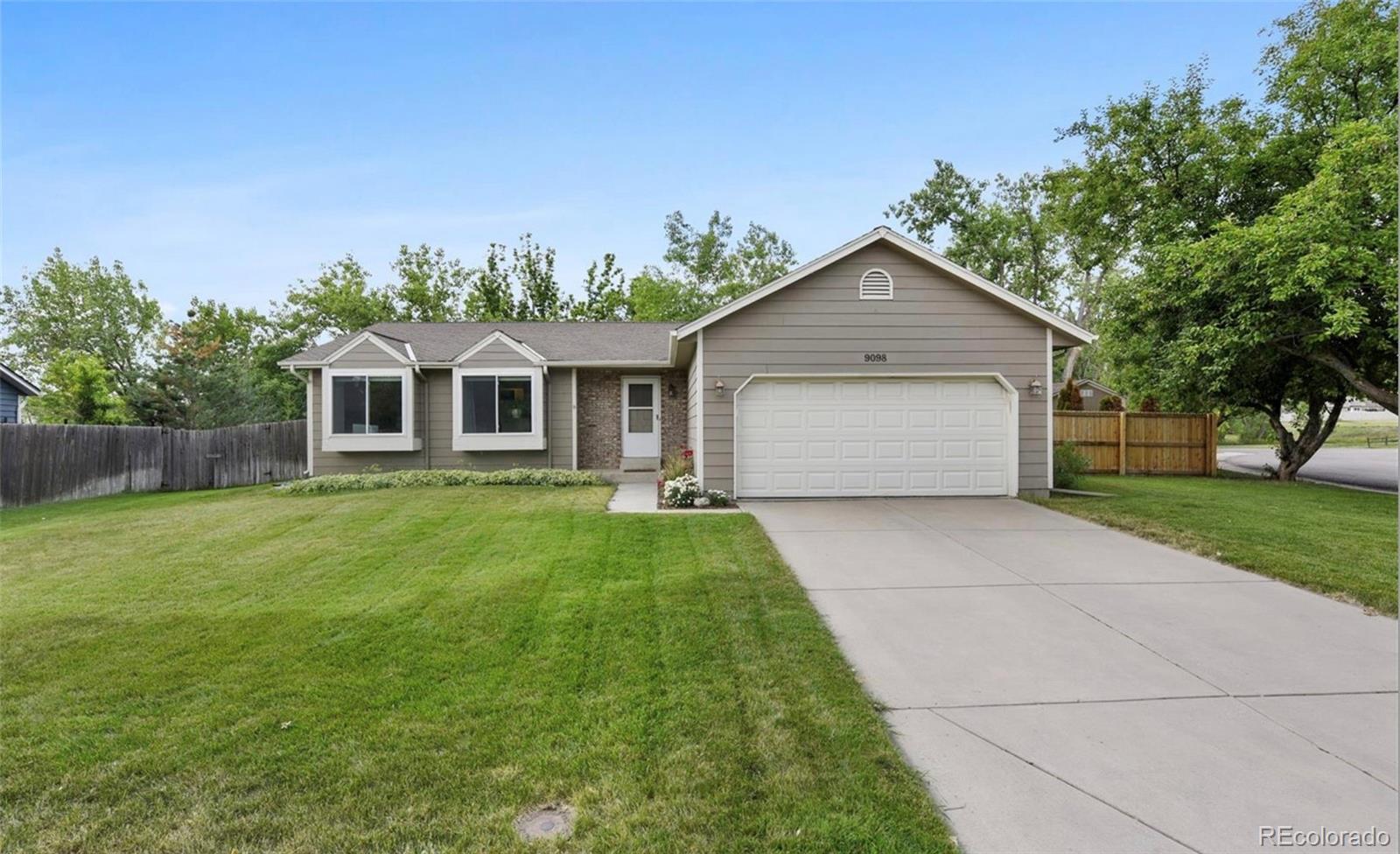 9098 w chestnut avenue, Littleton sold home. Closed on 2026-04-24 for $660,000.