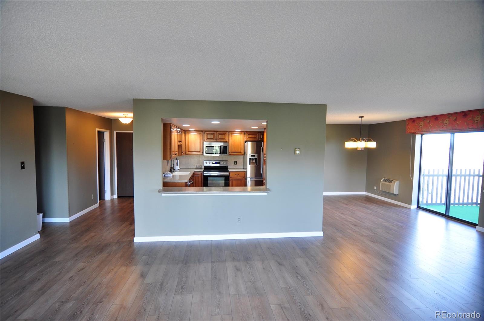 Heather Gardens Aurora Condo / Townhome | MLS #: 823394114300 E Marina Drive 501, Aurora Beds: 2 Baths: 2 Price: $355,000