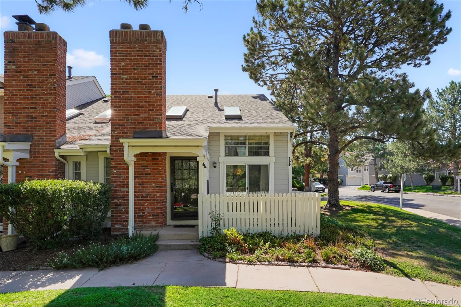 Southpark Littleton Condo / Townhome | MLS #: 29266262871 W Long Drive A, Littleton Beds: 2 Baths: 2 Price: $399,900