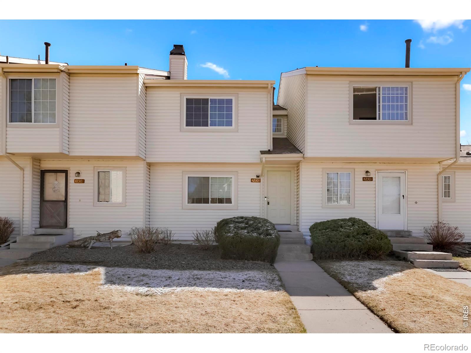 Mission Viejo Aurora Home | MLS #: 45678910536054230 S Mobile Circle, Aurora Beds: 3 Baths: 2 Price: $275,000