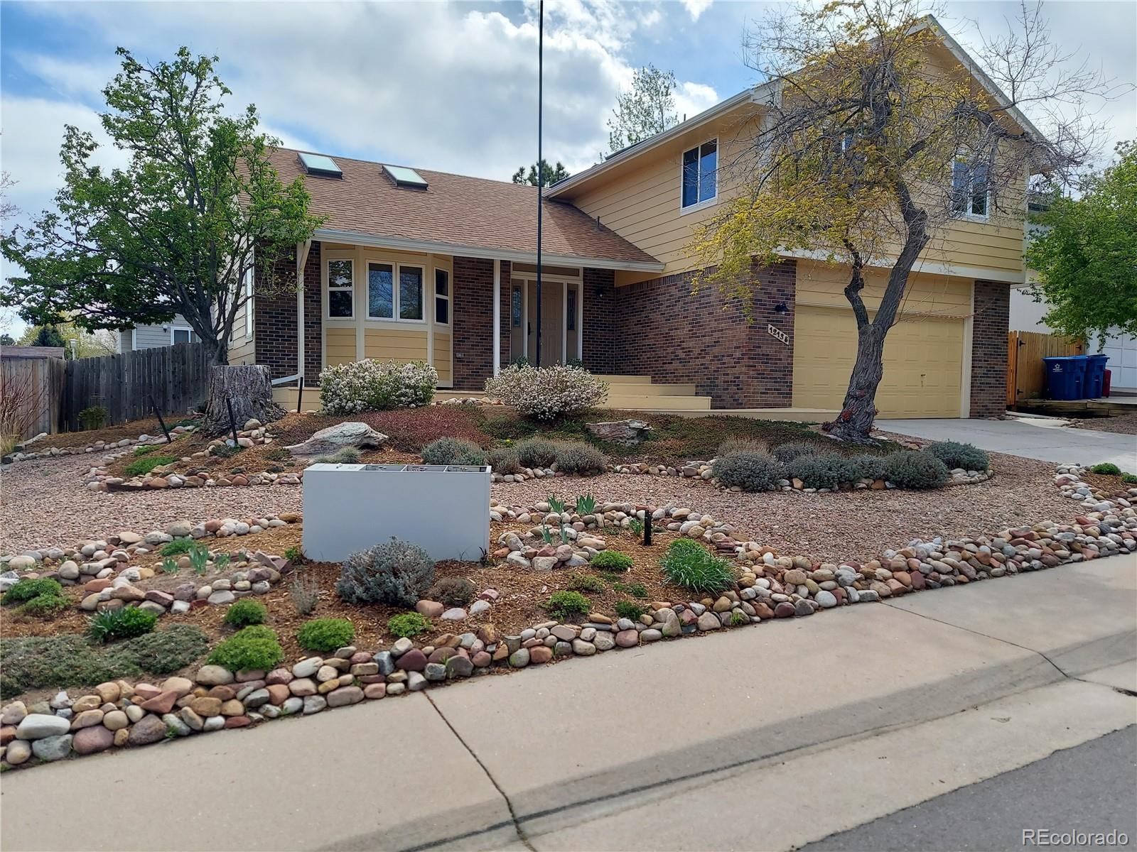 12138 w brittany avenue, Littleton sold home. Closed on 2026-05-20 for $715,000.