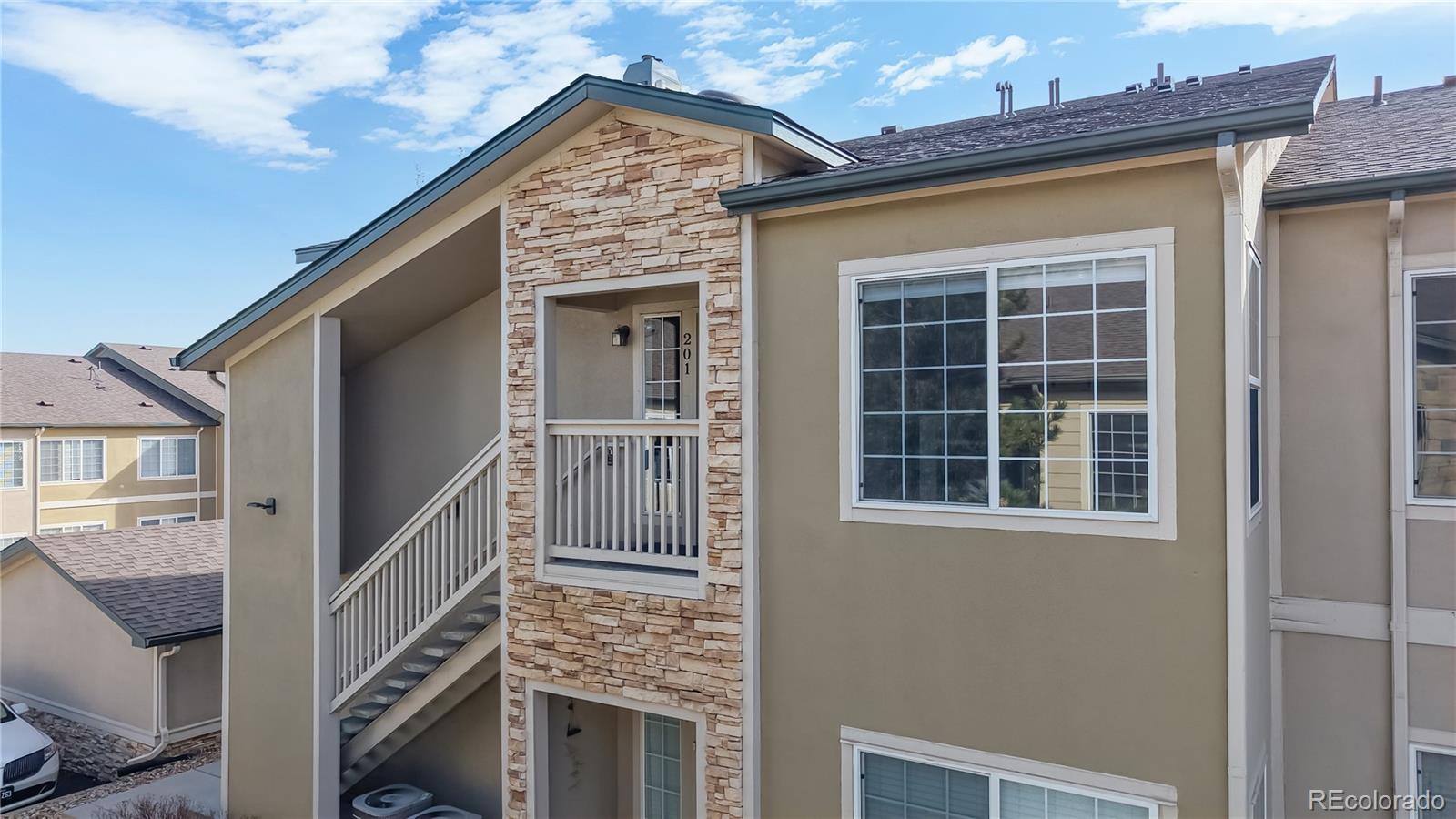  Aurora Condo / Townhome | MLS #: 544359010035 E Carolina Place 201, Aurora Beds: 2 Baths: 2 Price: $275,000