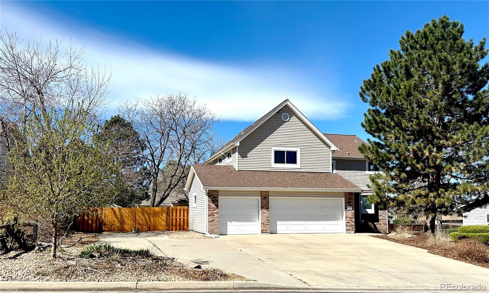 West Alameda Heights Lakewood Home | MLS #: 9858159145 S Yarrow Street, Lakewood Beds: 4 Baths: 4 Price: $975,000