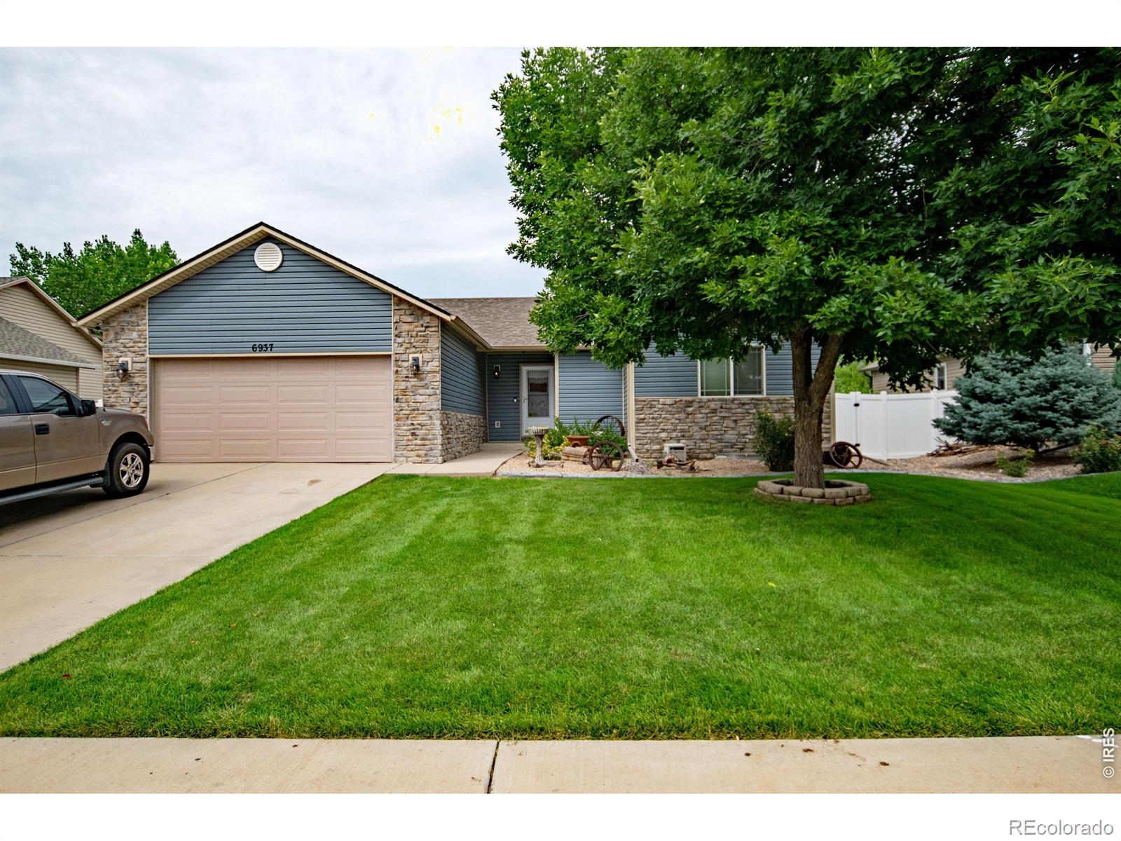 6937  raleigh street, Wellington sold home. Closed on 2026-06-01 for $445,000.