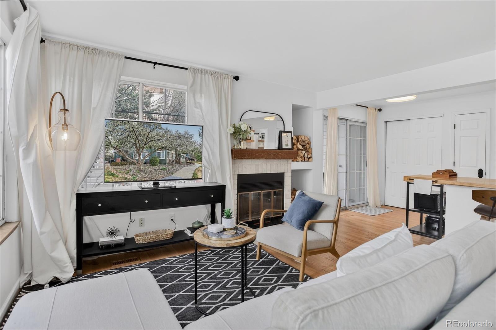  Lakewood Condo / Townhome | MLS #: 5832585886 S Reed Court E, Lakewood Beds: 2 Baths: 1 Price: $319,000