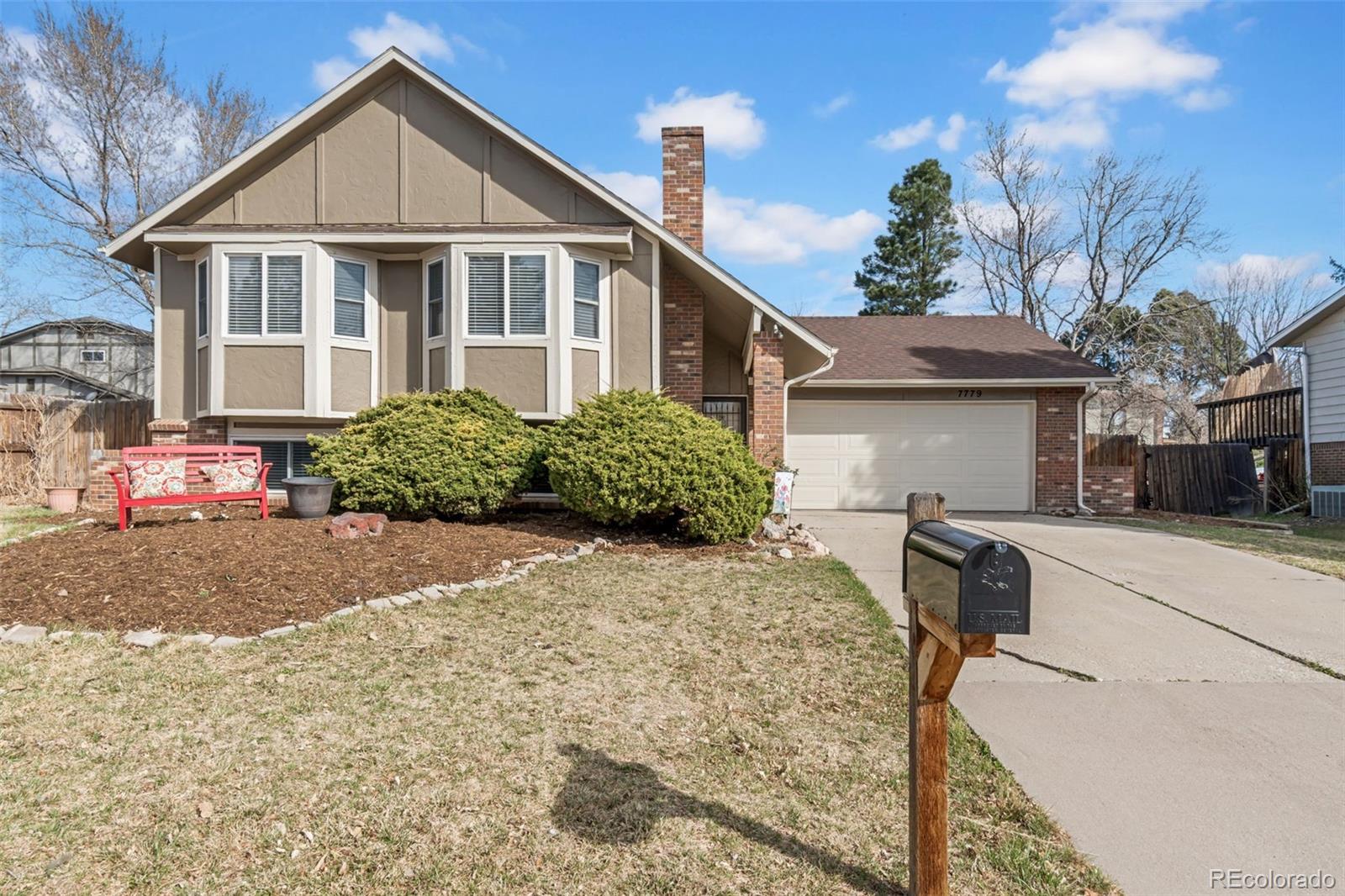7779 w portland avenue, Littleton sold home. Closed on 2026-04-27 for $575,000.