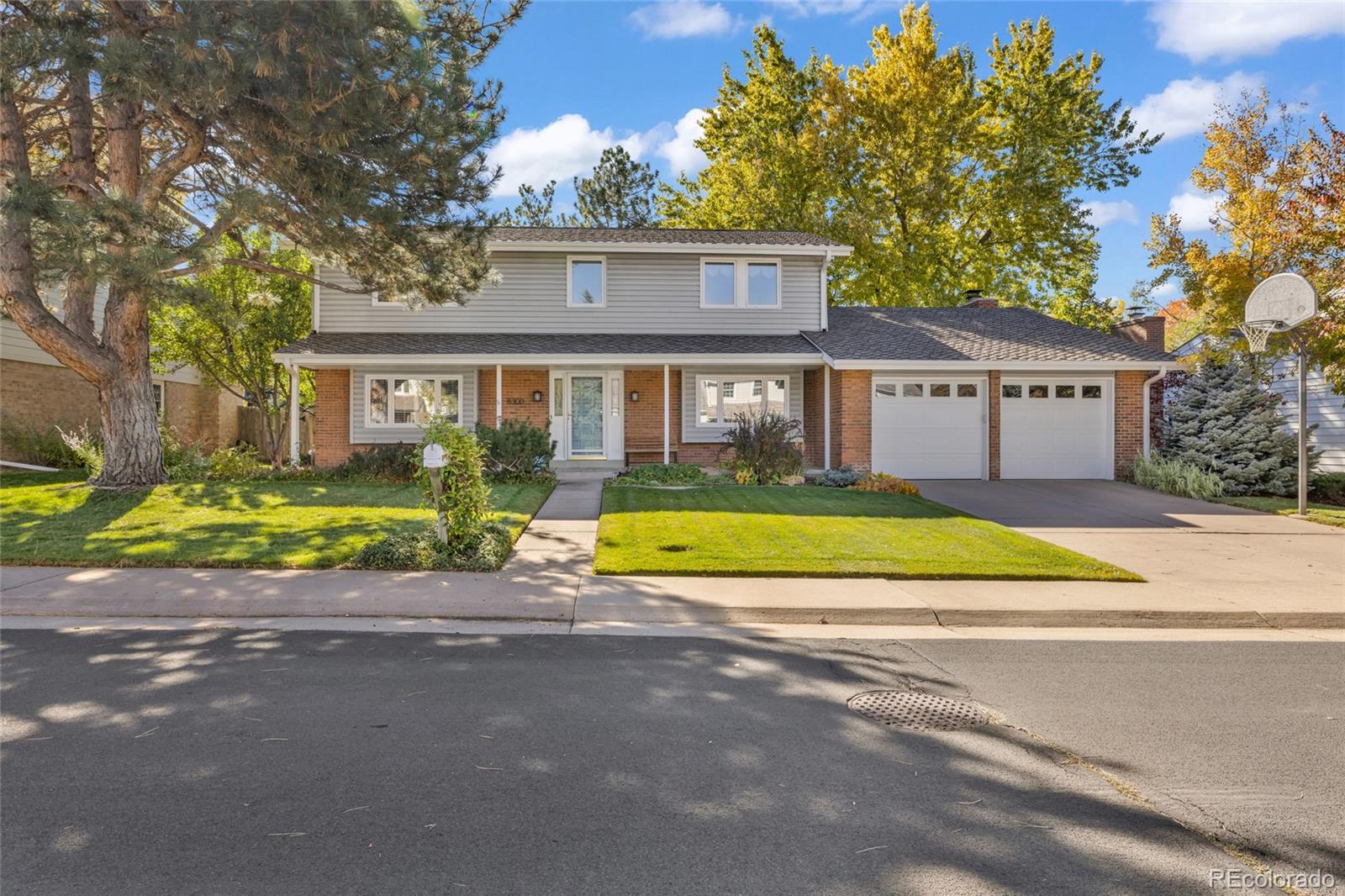 Hunters Hill Centennial Home | MLS #: 31212248300 E Hinsdale Avenue, Centennial Beds: 4 Baths: 3 Price: $849,000