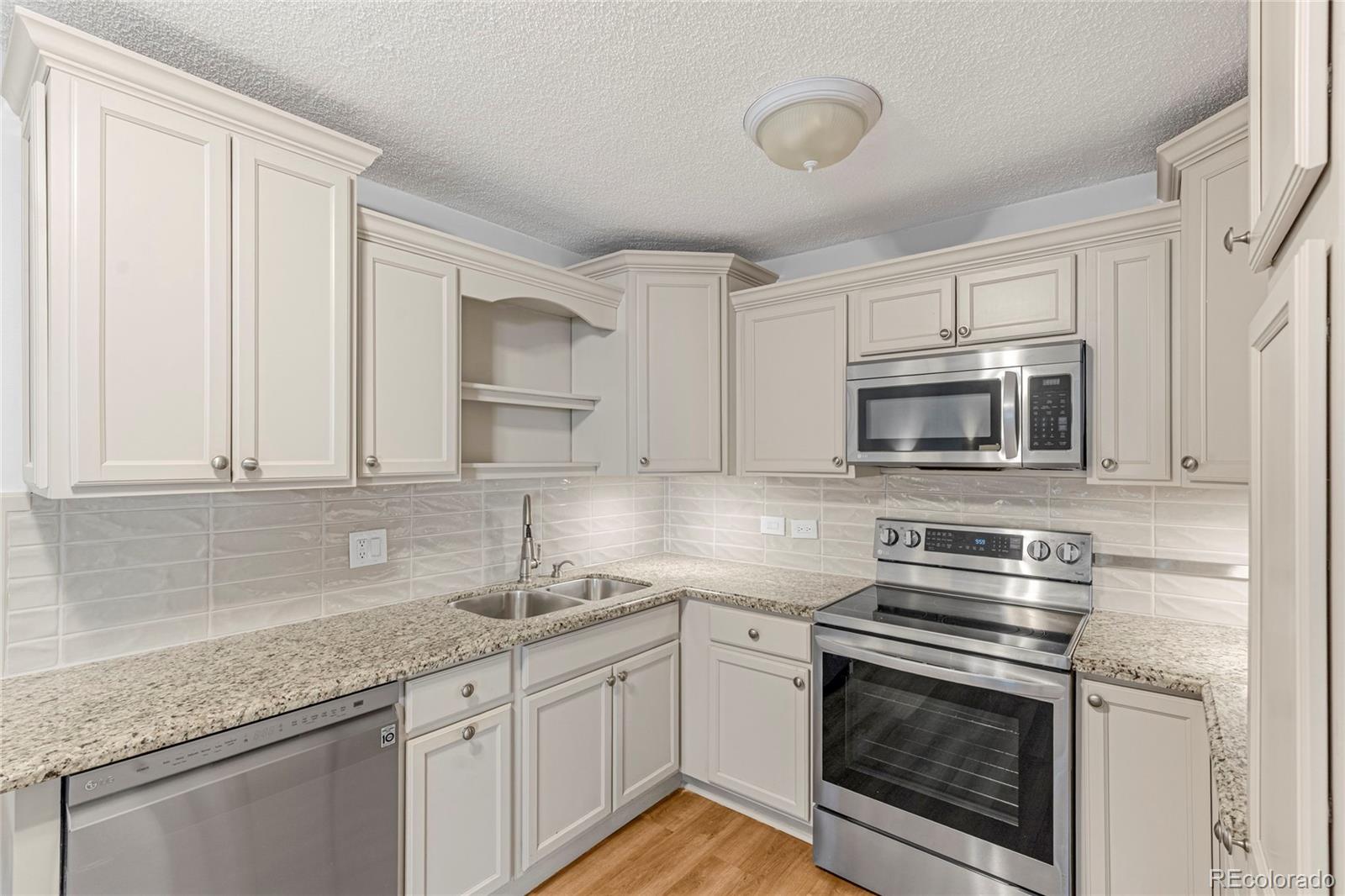 Windsor Denver Condo / Townhome | MLS #: 52943659180 E Center Avenue 5A, Denver Beds: 2 Baths: 2 Price: $249,999