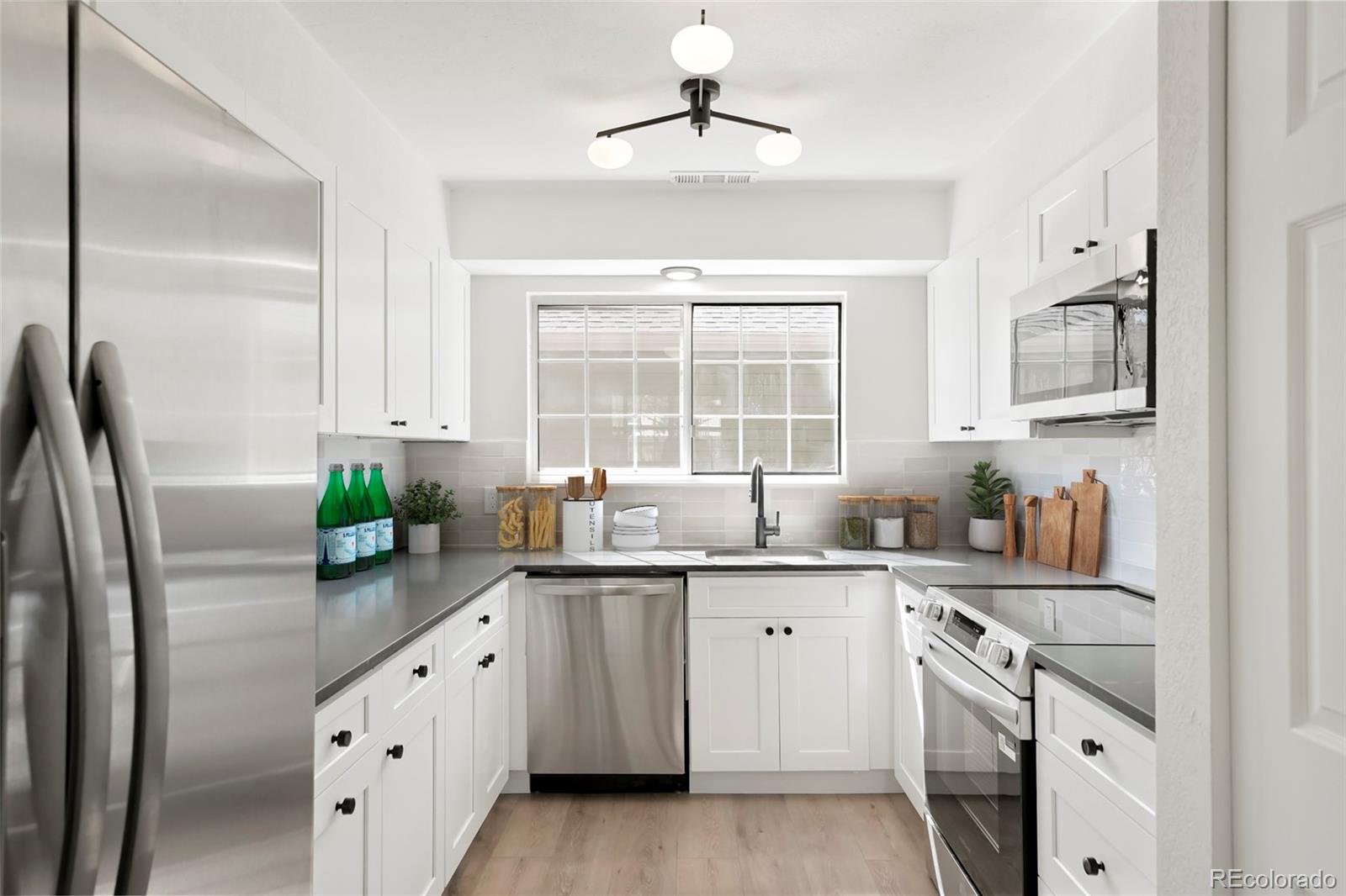 Southampton Lakewood Condo / Townhome | MLS #: 33813963415 S Ammons Street 6, Lakewood Beds: 2 Baths: 3 Price: $389,900