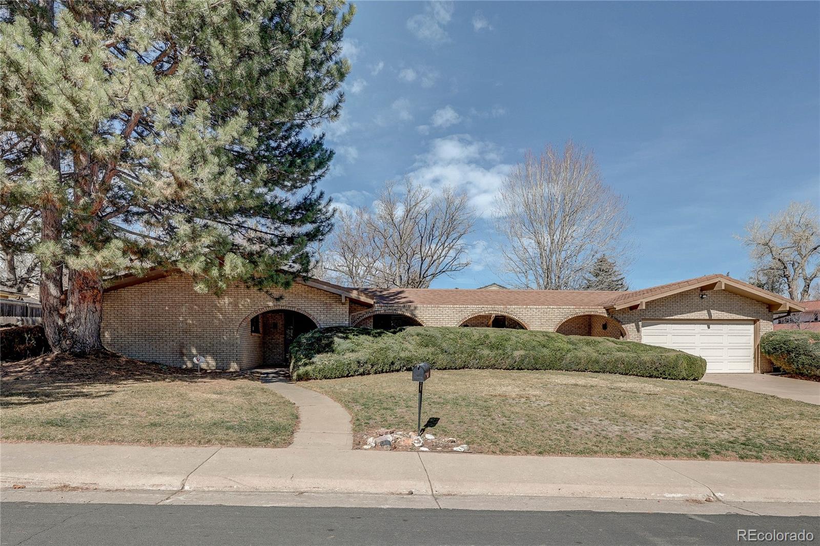 Southmoor Park Denver Home | MLS #: 73670903701 S Peach Way, Denver Beds: 5 Baths: 4 Price: $800,000