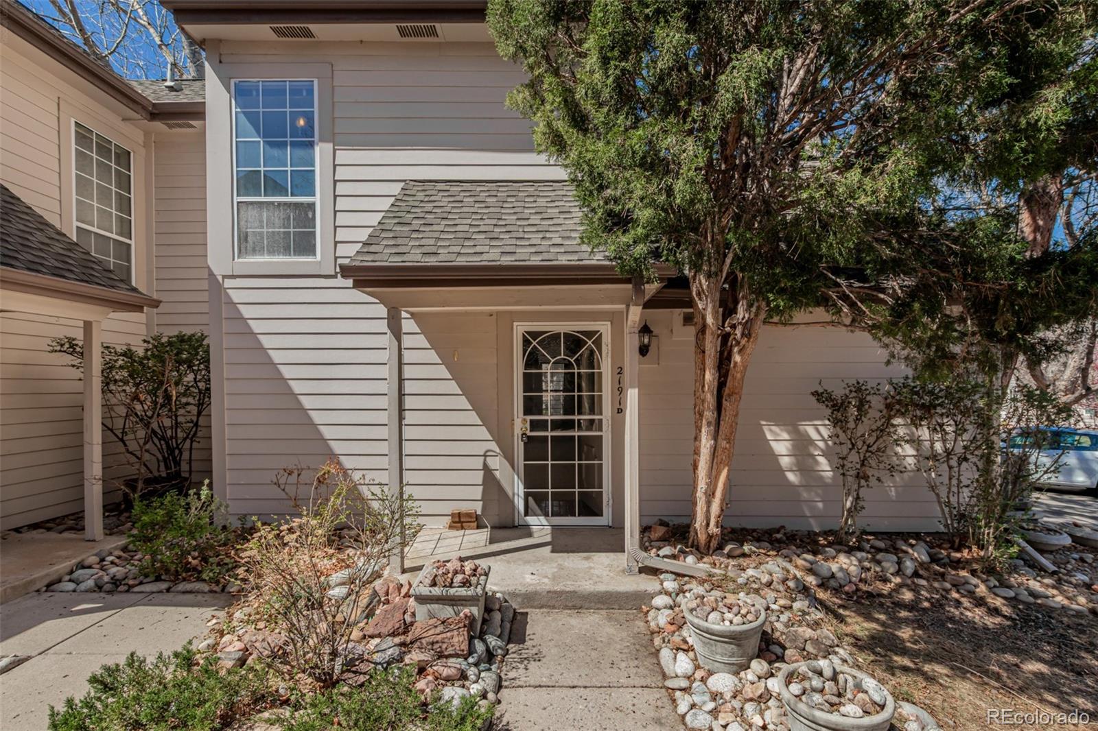 Heather Ridge South Aurora Home | MLS #: 40413222191 S Victor Street, Aurora Beds: 2 Baths: 2 Price: $250,000