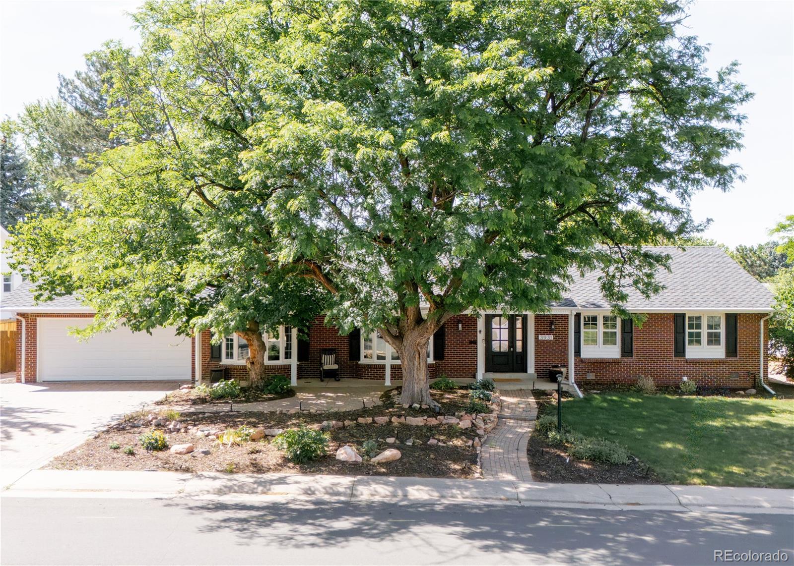  Denver Home | MLS #: 17480473931 S Hillcrest Drive, Denver Beds: 5 Baths: 3 Price: $985,000