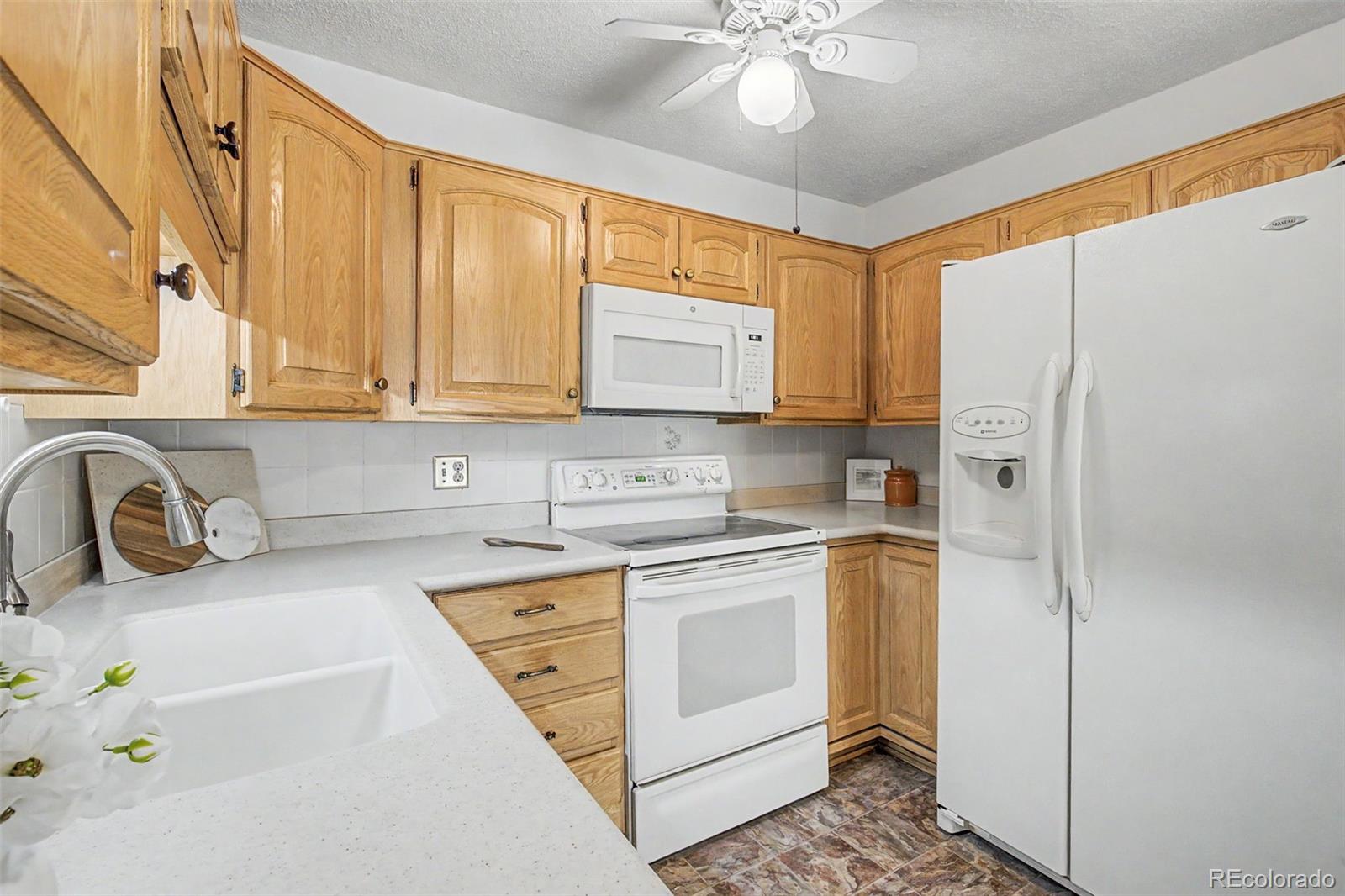  Aurora Condo / Townhome | MLS #: 182533313609 E Cornell Avenue 110, Aurora Beds: 2 Baths: 2 Price: $190,000