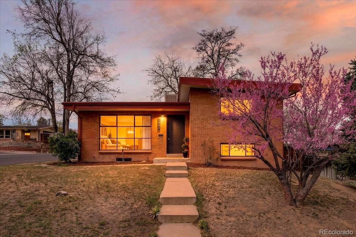 Lininger Littleton Home | MLS #: 61696275491 S Hickory Street, Littleton Beds: 4 Baths: 3 Price: $600,000