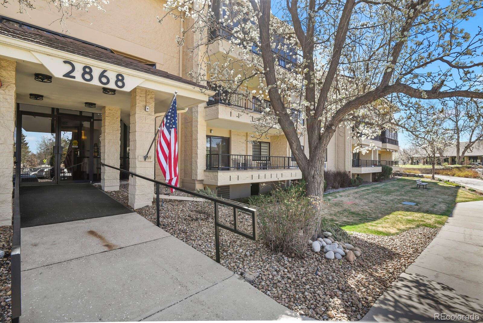 Heather Gardens Aurora Condo / Townhome | MLS #: 62318042868 S Heather Gardens Way 109, Aurora Beds: 2 Baths: 2 Price: $340,000