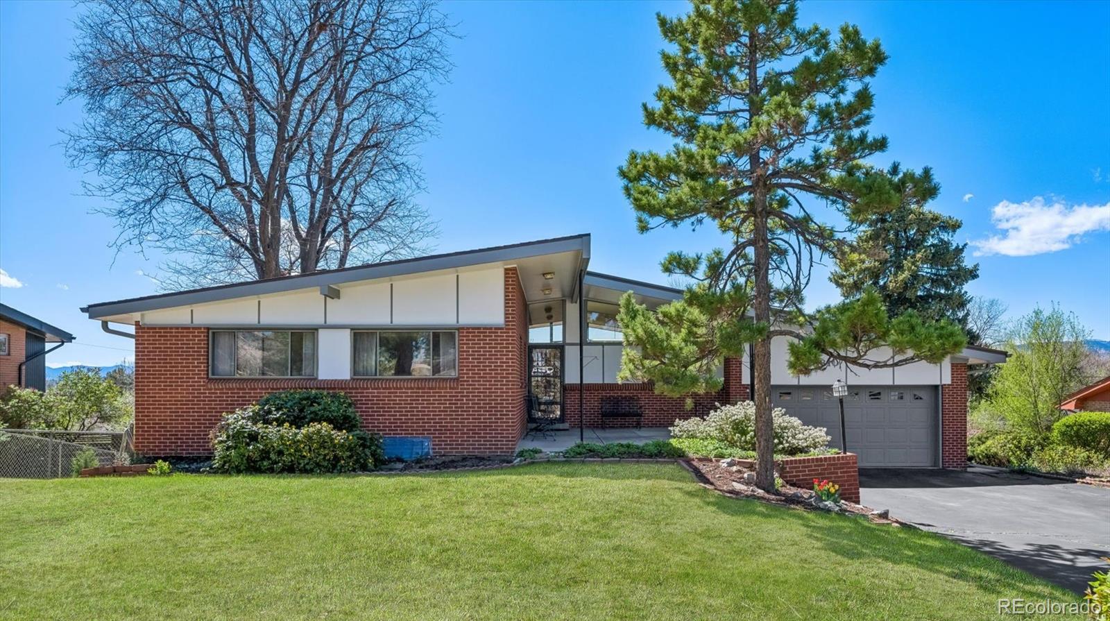 10310 w 18th place, Lakewood sold home. Closed on 2026-05-07 for $875,000.