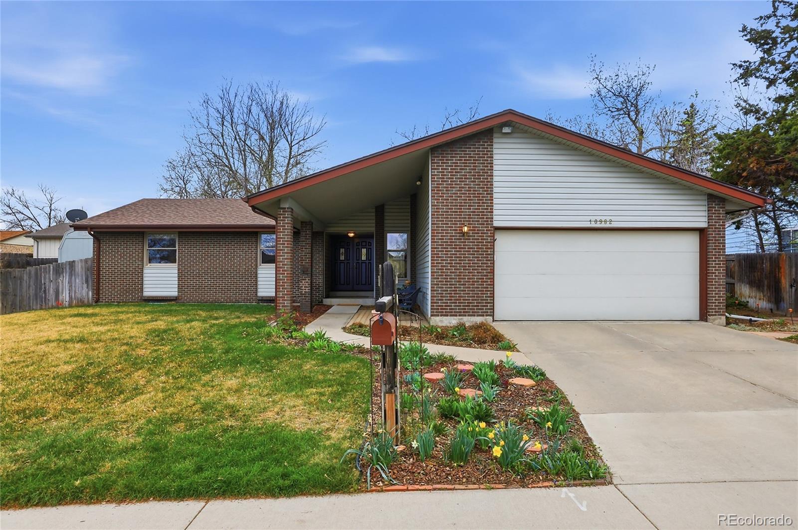 Lochwood Lakewood Home | MLS #: 767010610982 W Oregon Place, Lakewood Beds: 3 Baths: 3 Price: $650,000