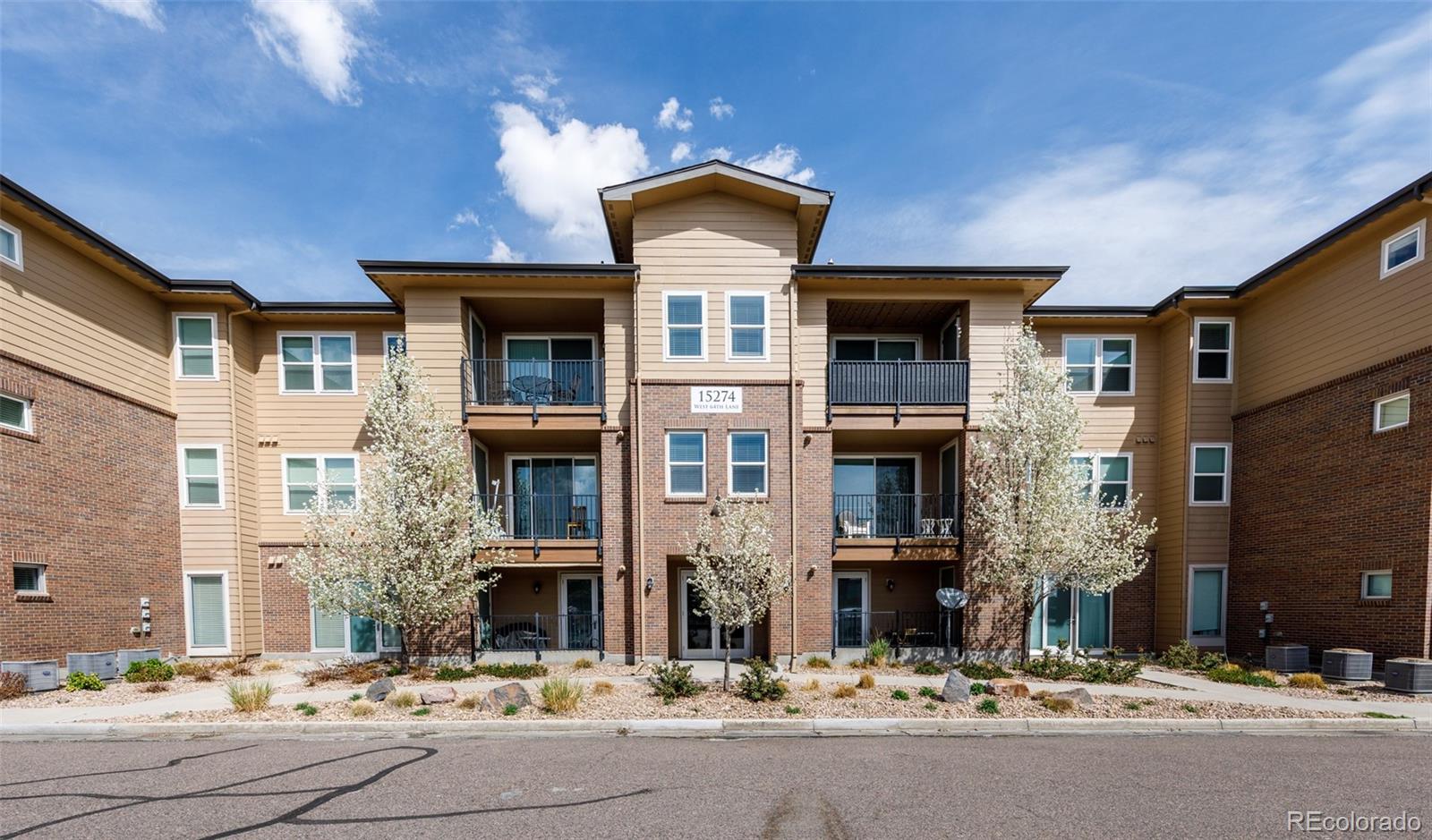  Arvada Condo / Townhome | MLS #: 632427615274 W 64th Lane #302, Arvada Beds: 2 Baths: 2 Price: $439,000
