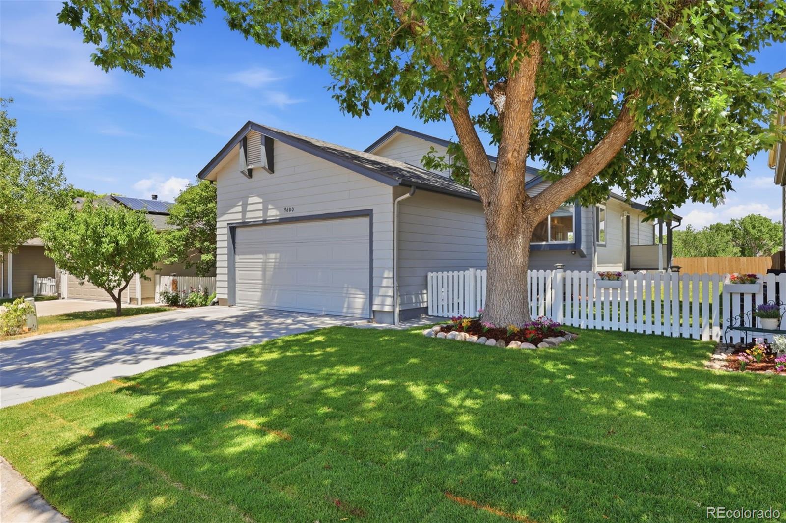  Highlands Ranch Home | MLS #: 27584629600  Pendleton Drive, Highlands Ranch Beds: 3 Baths: 2 Price: $525,000
