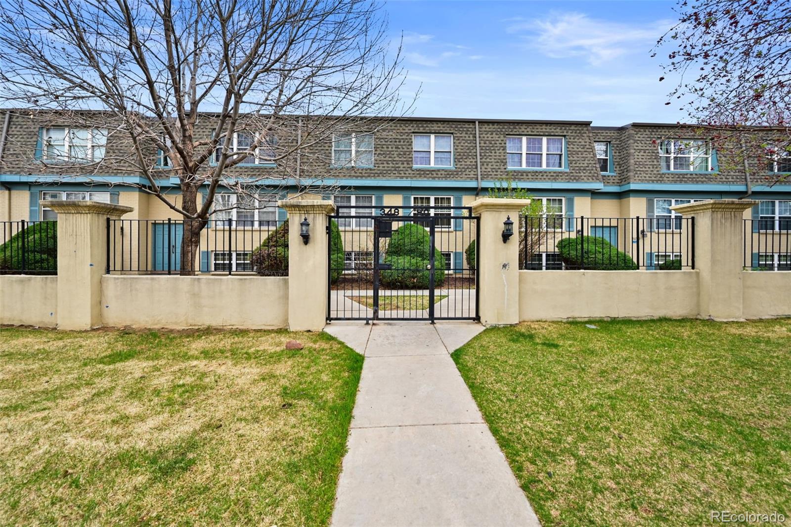 Hampden Court Denver Condo / Townhome | MLS #: 45968193480 S Akron Street 8, Denver Beds: 2 Baths: 2 Price: $155,000