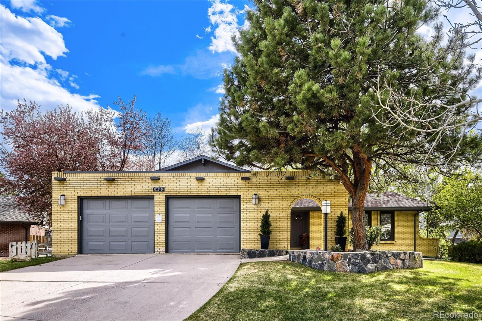 6490 s heritage place, Centennial sold home. Closed on 2026-06-03 for $910,000.