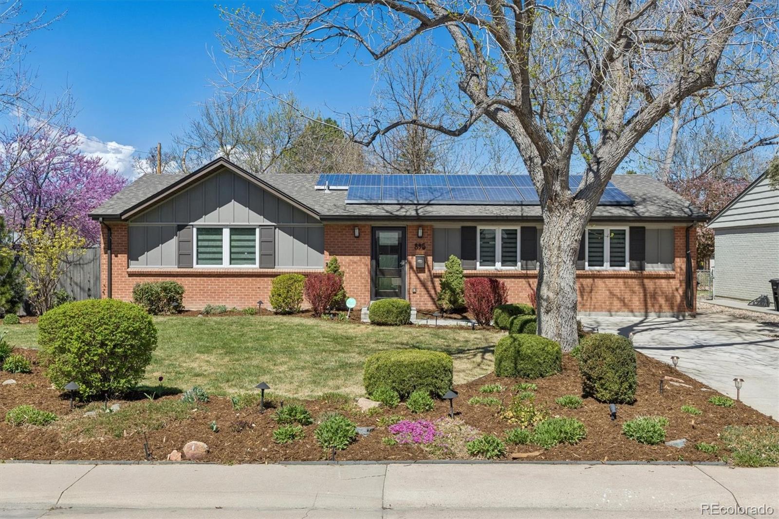 895 s glencoe street, Denver sold home. Closed on 2026-05-12 for $962,000.