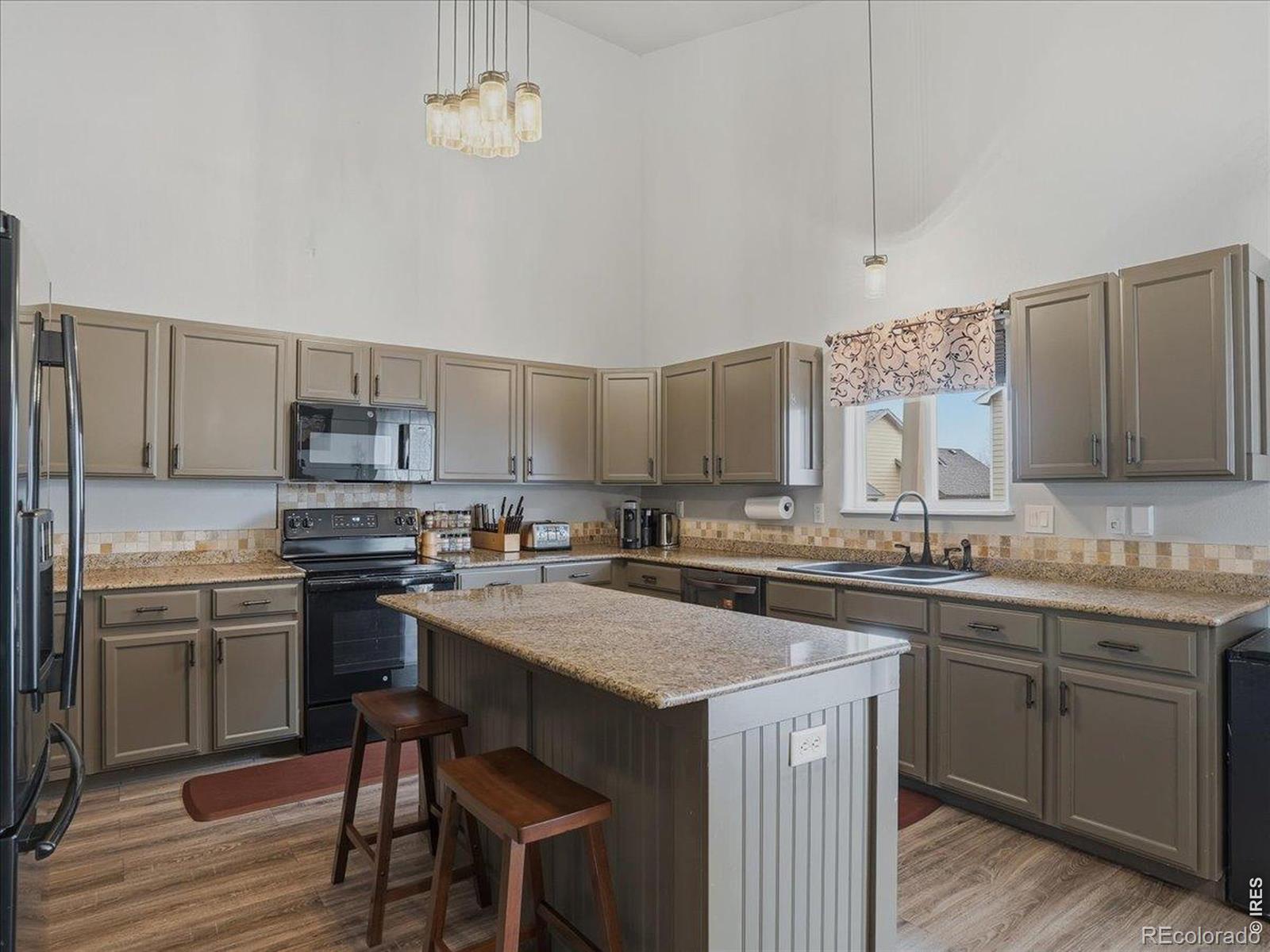 3325 crazy horse drive, Wellington sold home. Closed on 2026-09-03 for $450,000.