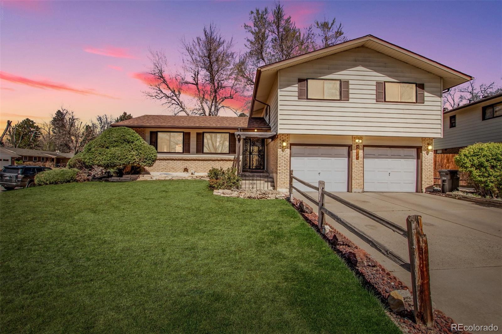 Bear Valley Denver Home | MLS #: 66521372736 S Ingalls Way, Denver Beds: 3 Baths: 3 Price: $550,000
