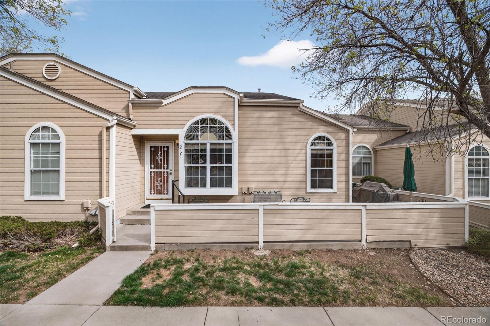  Lakewood Home | MLS #: 25355615721 W Asbury Place, Lakewood Beds: 2 Baths: 3 Price: $385,000