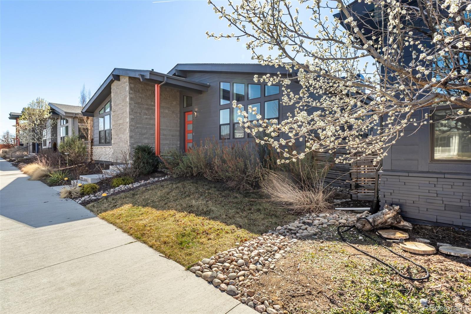 10246 e 59th place, Denver sold home. Closed on 2026-05-22 for $960,000.